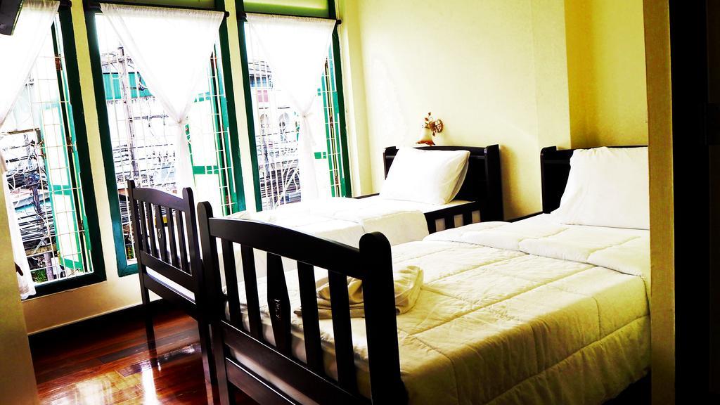 Srisomboon Hostel Trang Kültér fotó