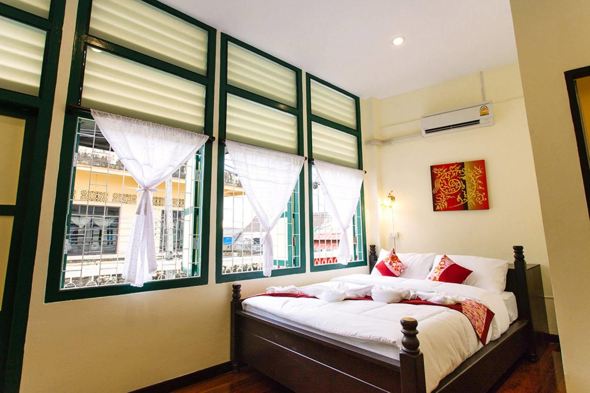 Srisomboon Hostel Trang Kültér fotó