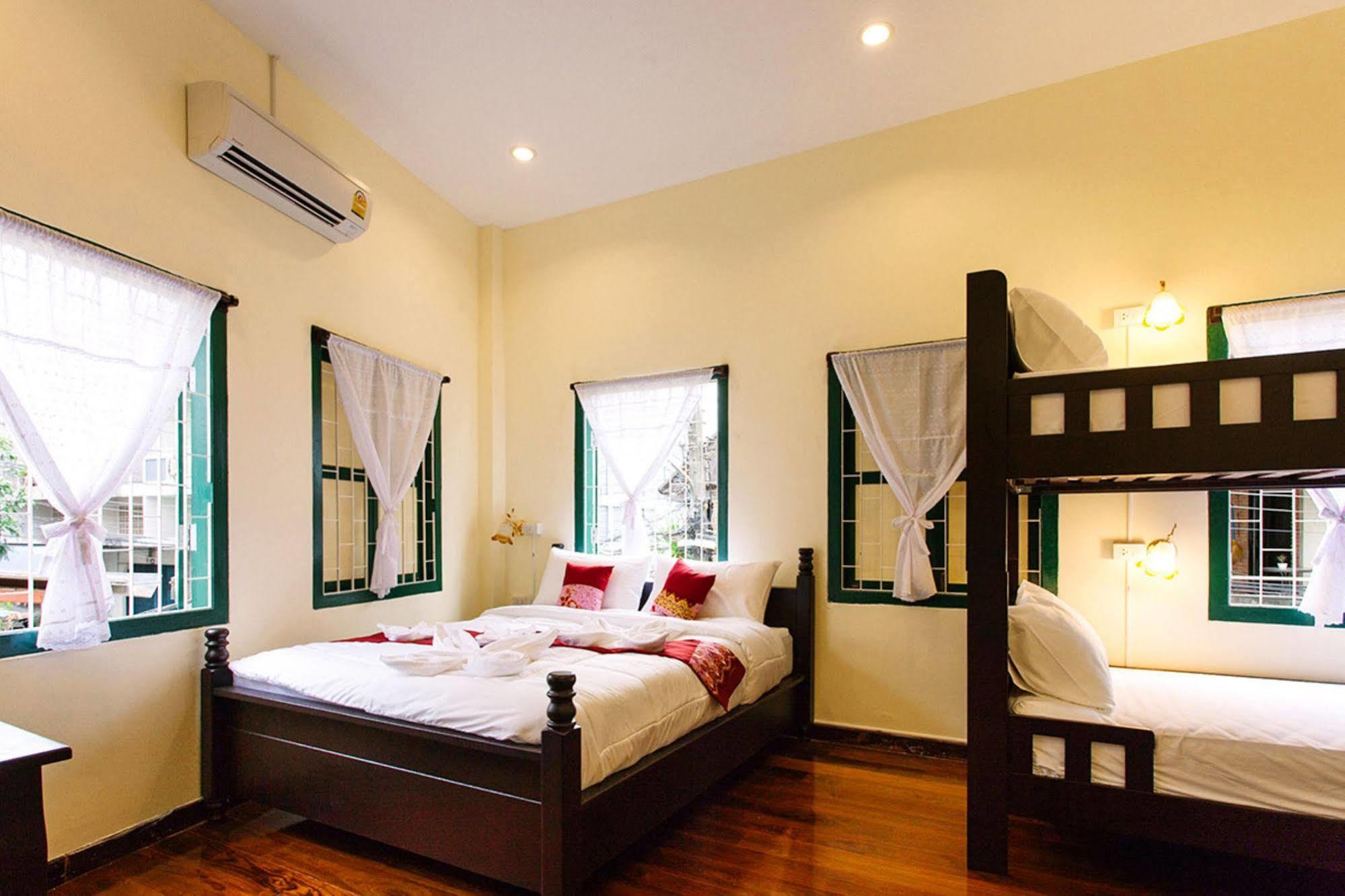 Srisomboon Hostel Trang Kültér fotó