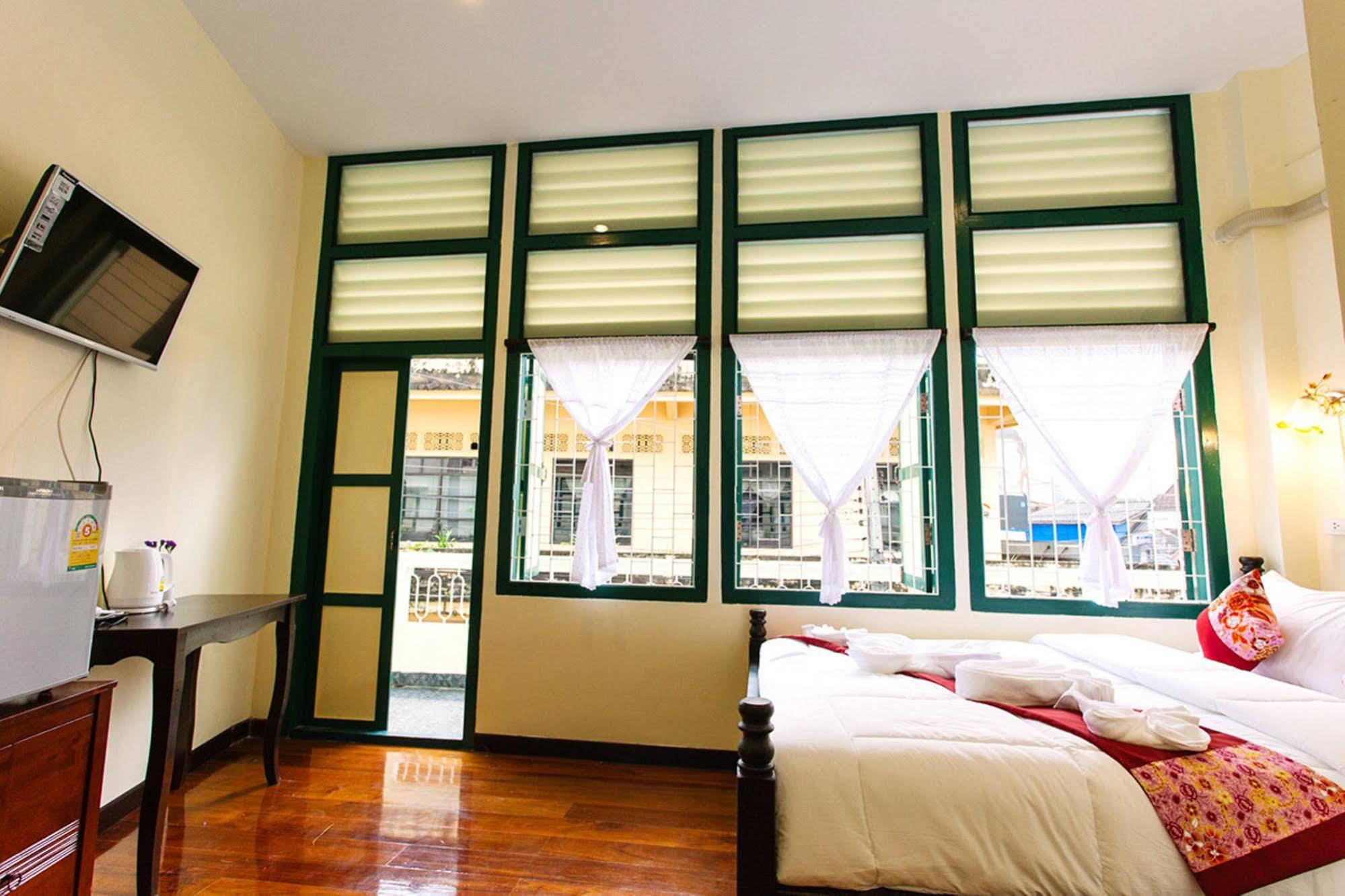 Srisomboon Hostel Trang Kültér fotó