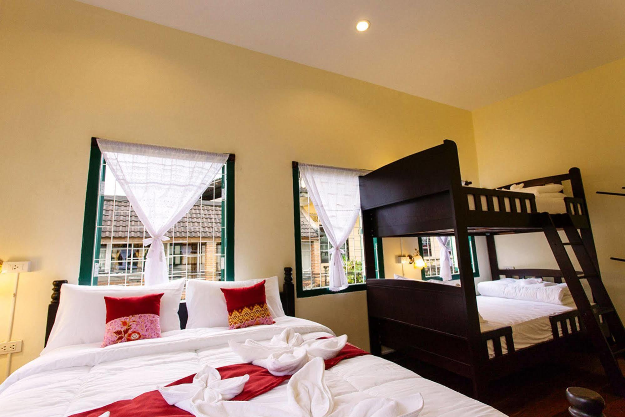 Srisomboon Hostel Trang Kültér fotó