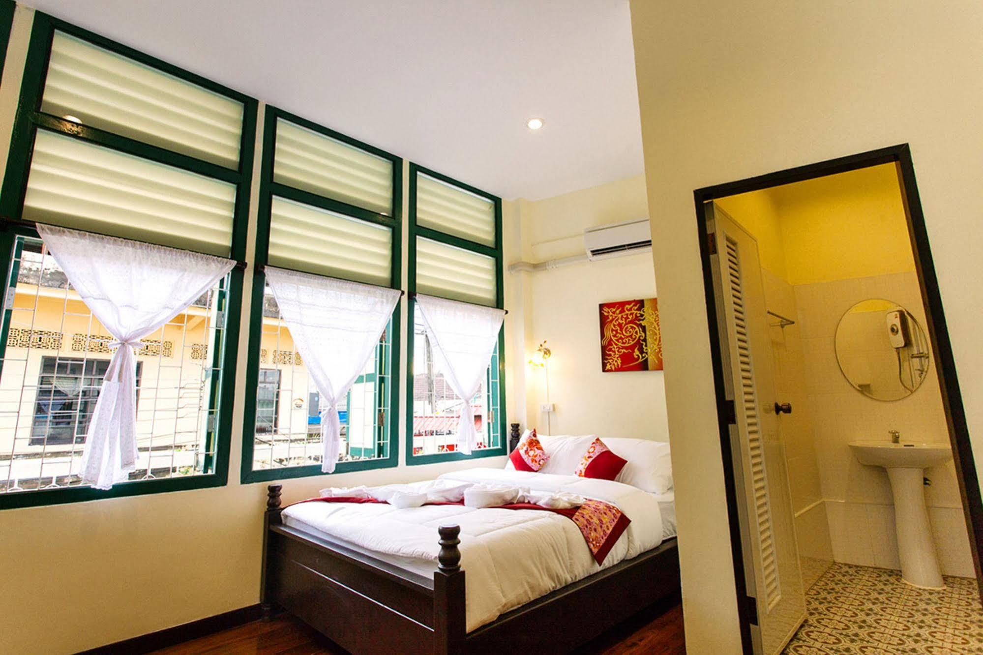 Srisomboon Hostel Trang Kültér fotó