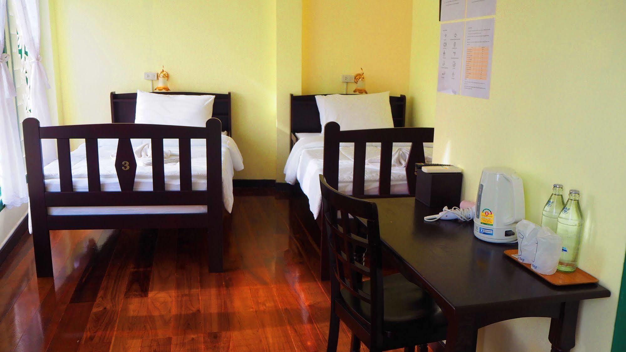 Srisomboon Hostel Trang Kültér fotó