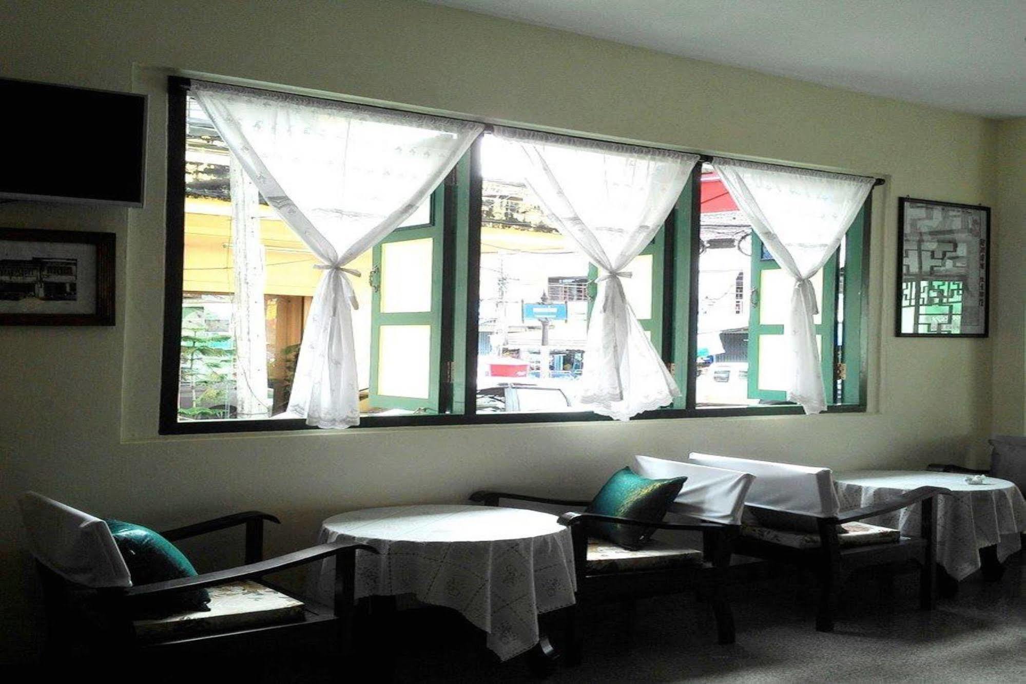 Srisomboon Hostel Trang Kültér fotó
