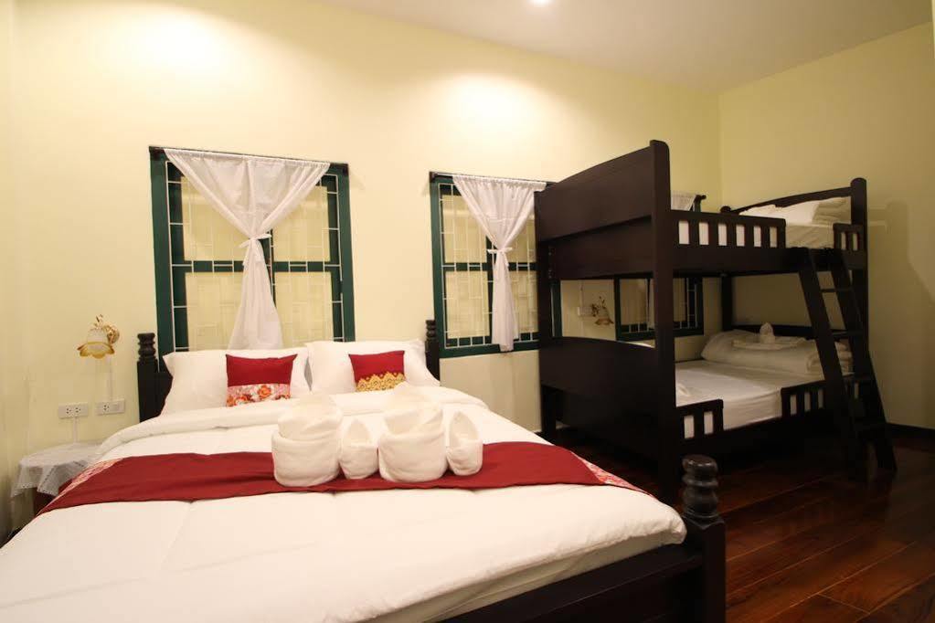 Srisomboon Hostel Trang Kültér fotó